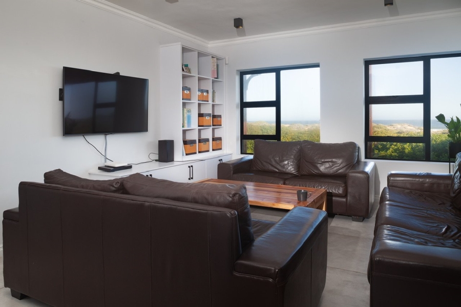 6 Bedroom Property for Sale in Myoli Beach Western Cape